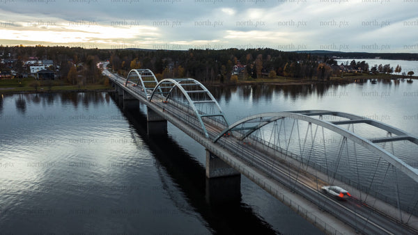 Luleå evening bridge timelapse: Cars crossing Bergnäsbron