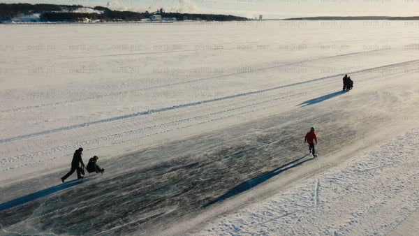 Winter fun in Luleå: Ice skating and walking on a frozen lake