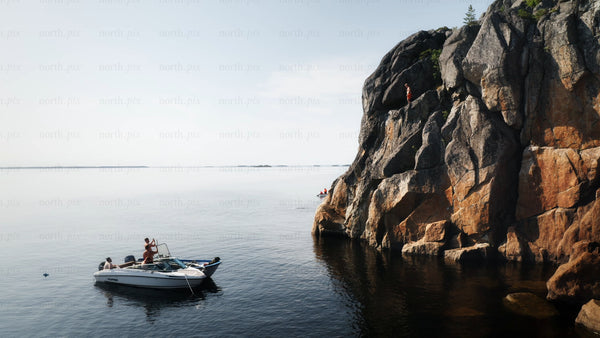 Cliff jumping at Huvön, Luleå/kalix archipelago Sweden: A bright summer day adventure