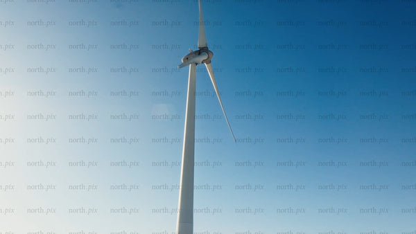Rotating wind turbine in winter: Sustainable energy in Markbygden, Sweden