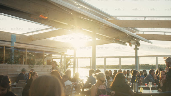 Summer evening on a rooftop patio in Luleå: Friends and family enjoying drinks and conversation