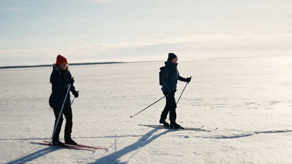 Winter cross-country skiing in Luleå archipelago – handheld shot