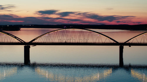 Luleå, Sverige: Solnedgång över Bergnäsbron på sommaren