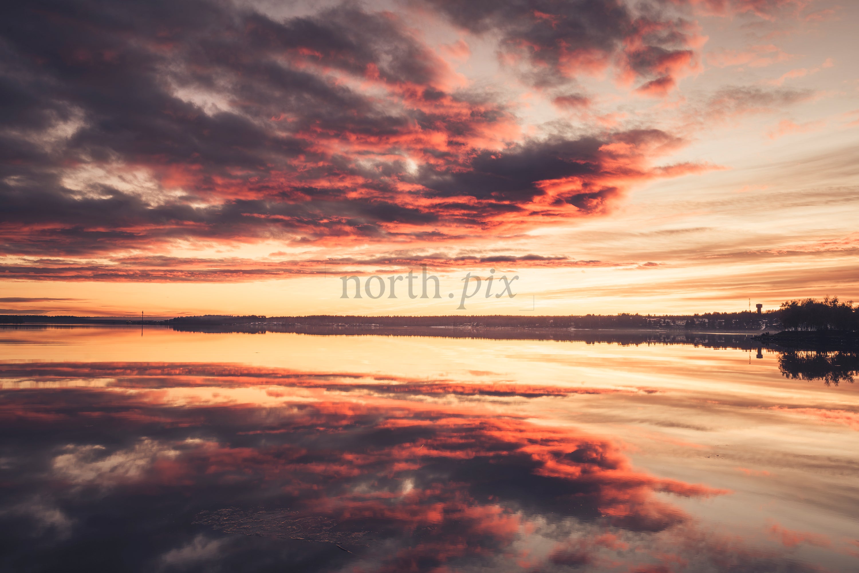 Sunset over Södrahamn harbor with mirrored clouds