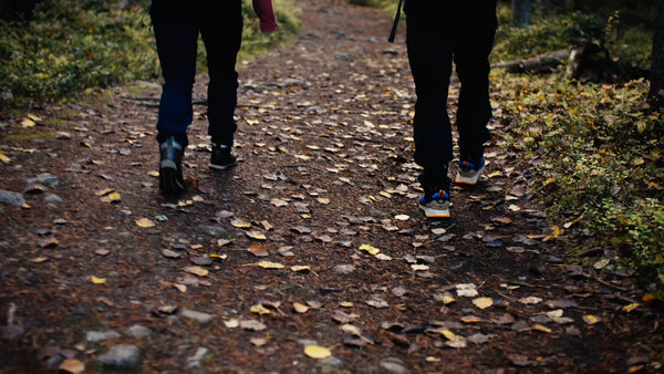 Autumn forest hike in Luleå: Two backpackers on a scenic trail