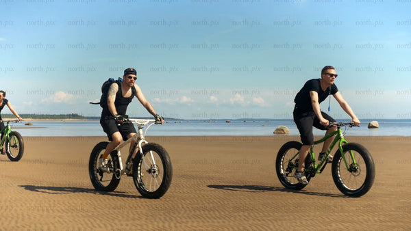 Fatbiking on a sunny beach in Luleå: A summer day adventure