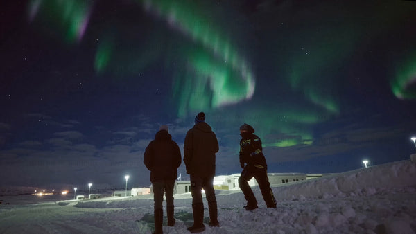 People watching strong northern lights in Riksgränsen