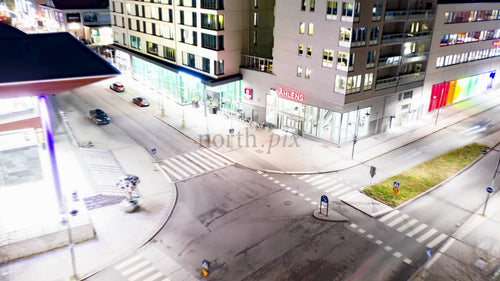Luleå, Sverige på natten: Flygfoto med timelapse av stadsbild, vägar, byggnader och vatten
