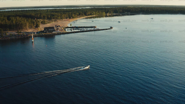 Summer evening boat trip in the Luleå archipelago: A drone's perspective