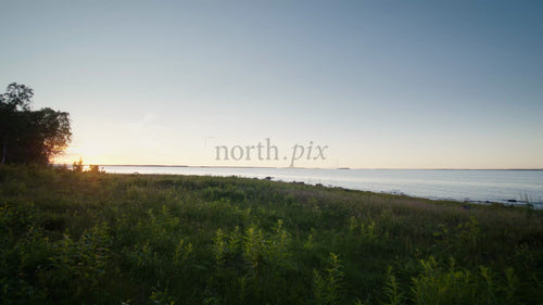 Drönarfilm från sommarsolnedgången över Luleå skärgård, Sverige