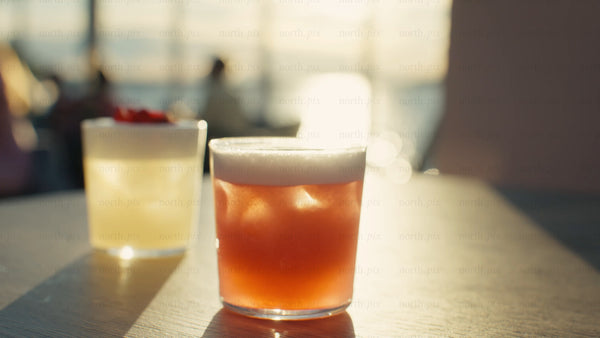 Summer cocktails at sunset: Enjoying refreshing drinks outdoors