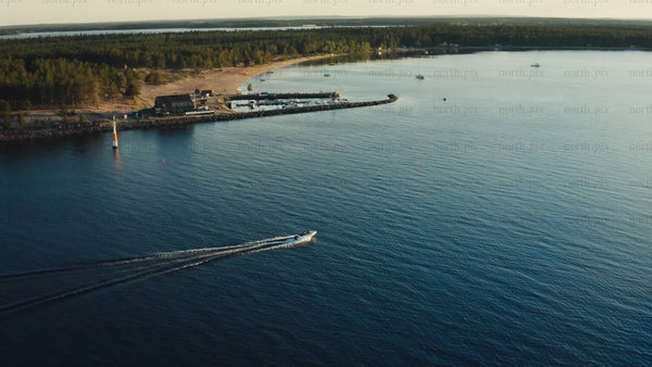 Summer evening boat trip in the Luleå archipelago: A drone's perspective