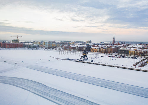 Flygfoto över Luleås vinterstadsbild i morgonljuset