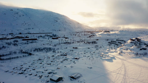 Riksgränsen Ski Resort i Sverige: Vinterflygfoto