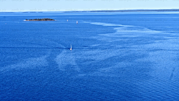 Summer sailing in the junkön archipelago, Luleå: A bright day drone view
