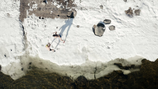 Winter ice bath in Luleå: Two people prepare for a cold plunge