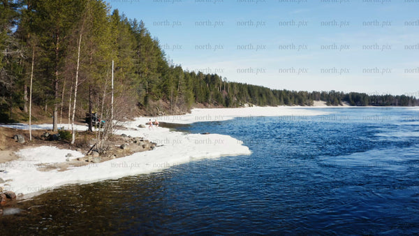Spring ice bath in Luleå: Drone footage of a partially frozen river