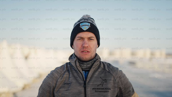 Smiling man in winter sportswear in Luleå on a bright day