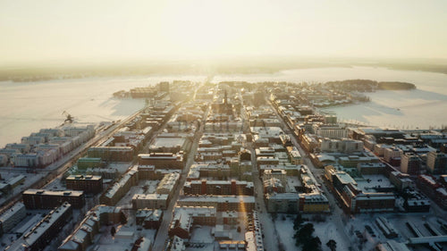 Soluppgång över snötäckta Luleå centrum på vintern, Sverige
