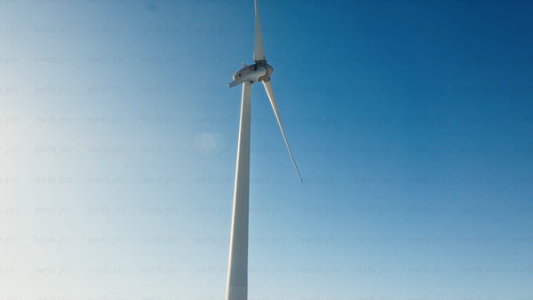 Rotating wind turbine in winter: Sustainable energy in Markbygden, Sweden