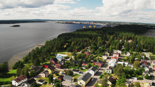 Flygfoto över Luleå, Sverige: Sommardag vid Östersjön